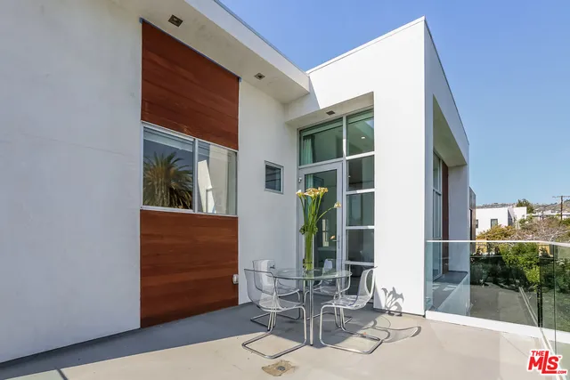 $14,000 | 912 North Crescent Heights Boulevard, Los Angeles, CA 90046