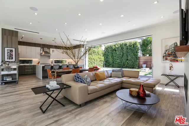 $14,000 | 912 North Crescent Heights Boulevard, Los Angeles, CA 90046