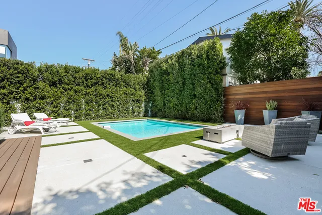 $14,000 | 912 North Crescent Heights Boulevard, Los Angeles, CA 90046