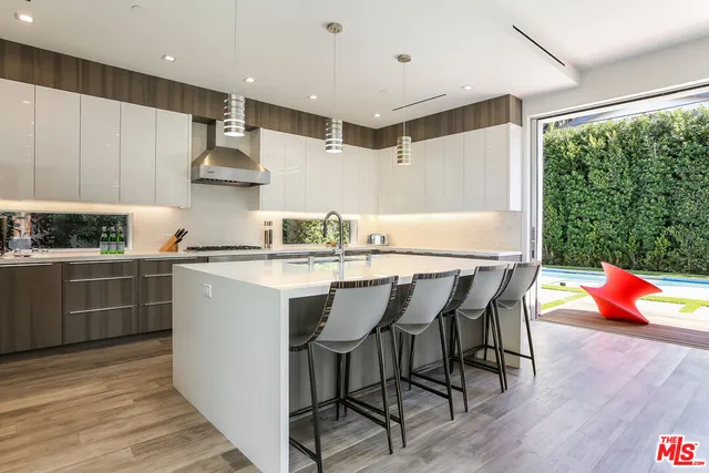 $14,000 | 912 North Crescent Heights Boulevard, Los Angeles, CA 90046