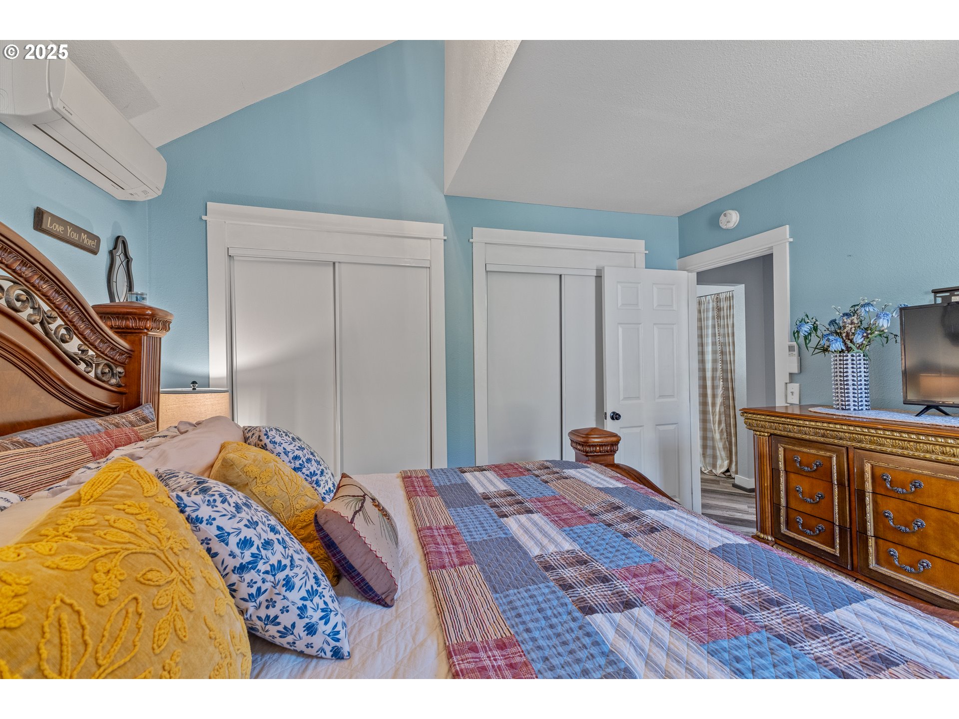 1753 20th Street Myrtle Point, OR 97458 - Photo 20 of 44 a bedroom with a bed and a dresser