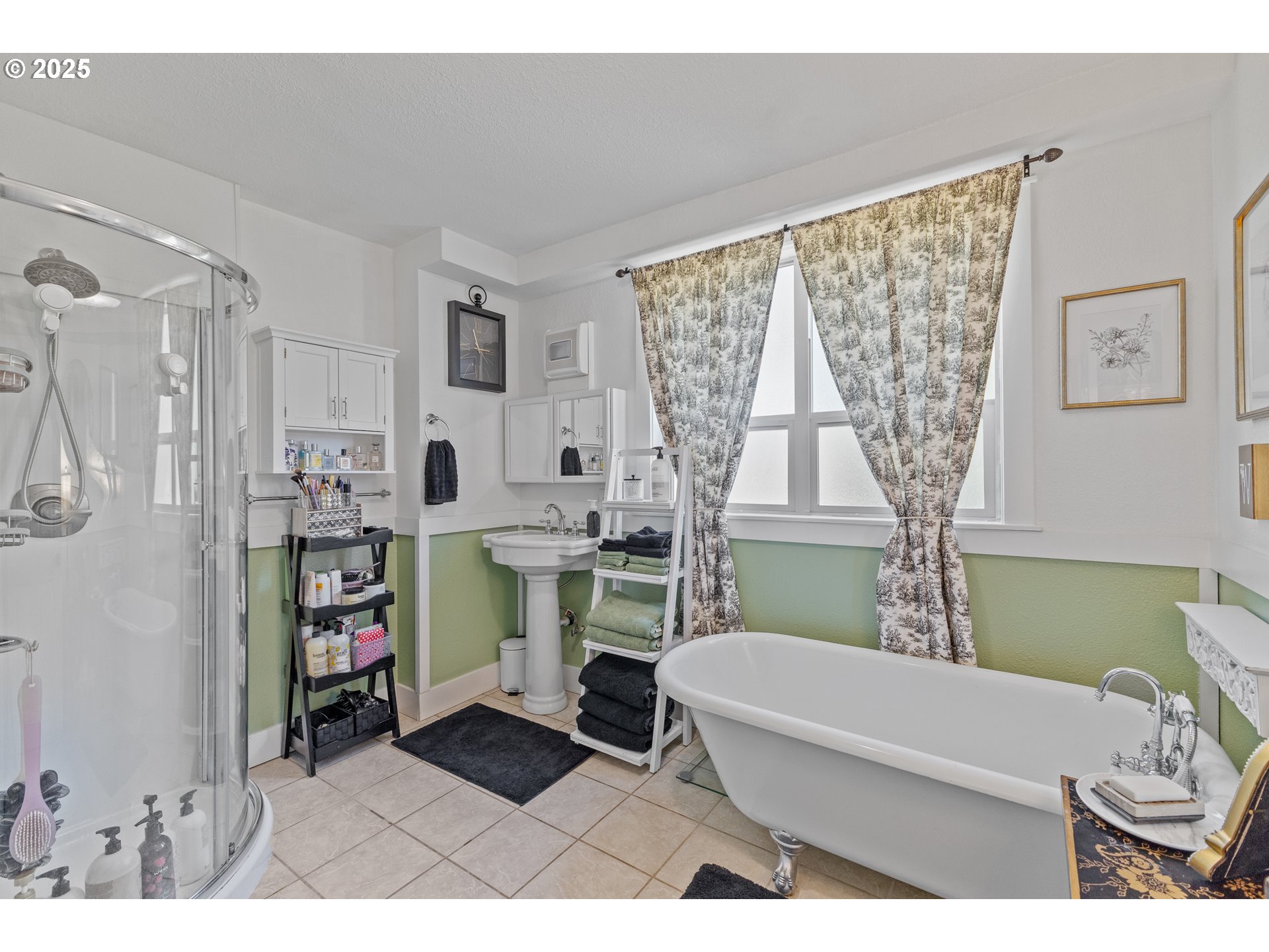 1753 20th Street Myrtle Point, OR 97458 - Photo 21 of 44 a living room with a furniture and a window