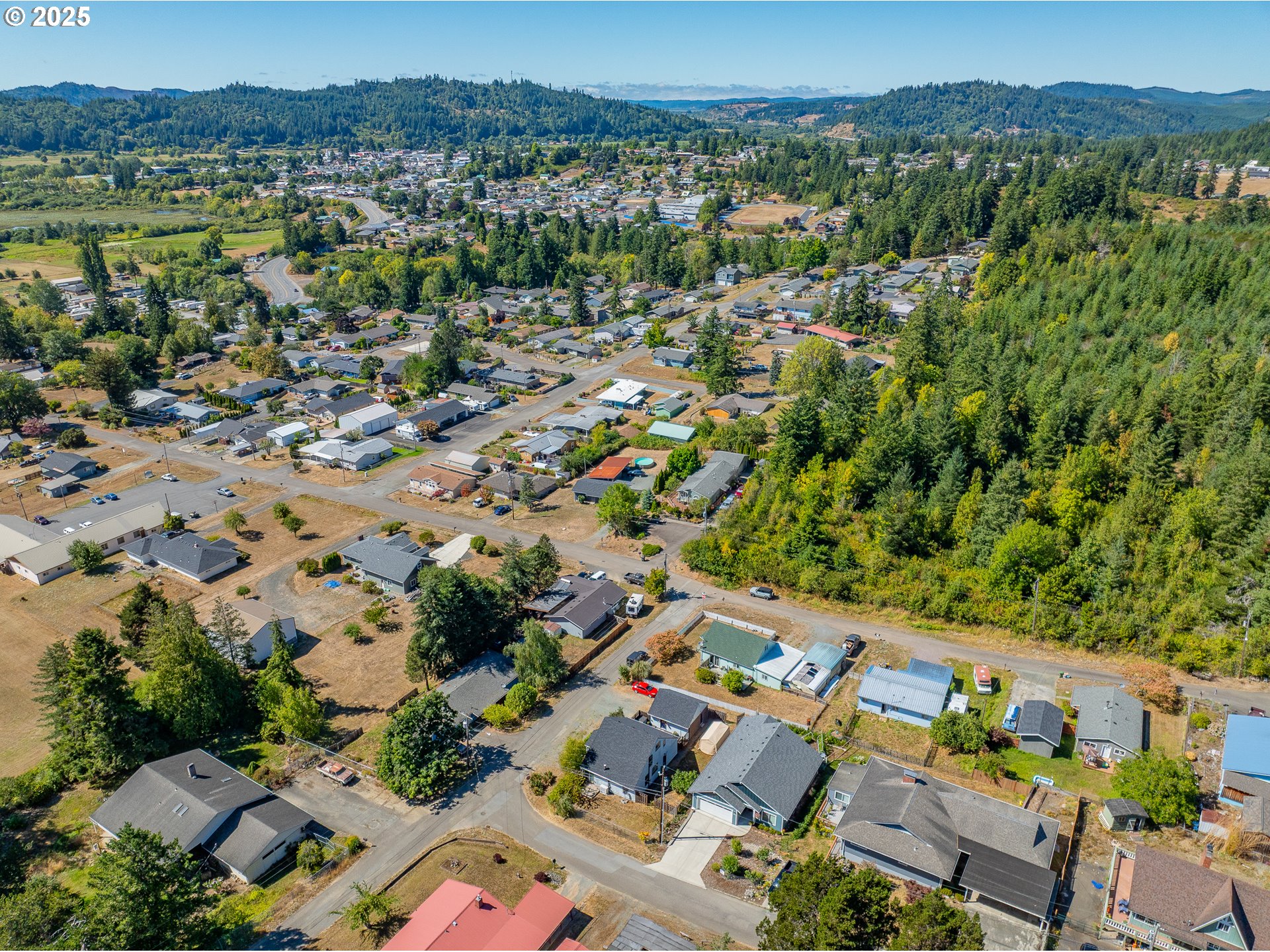 1753 20th Street Myrtle Point, OR 97458 - Photo 39 of 44 an aerial view of multiple house