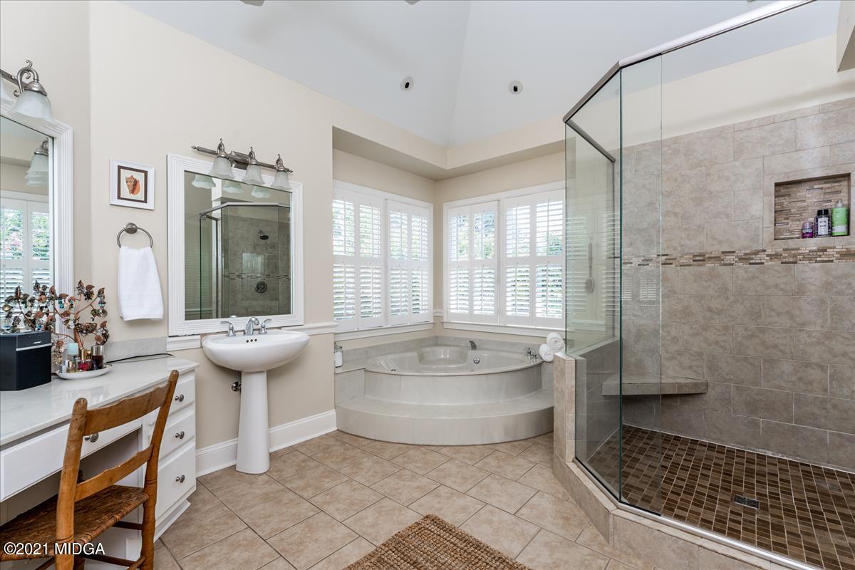 135 Rivoli Ridge Drive Macon, GA 31210 - Photo 19 of 46 a bathroom with a sink toilet and shower