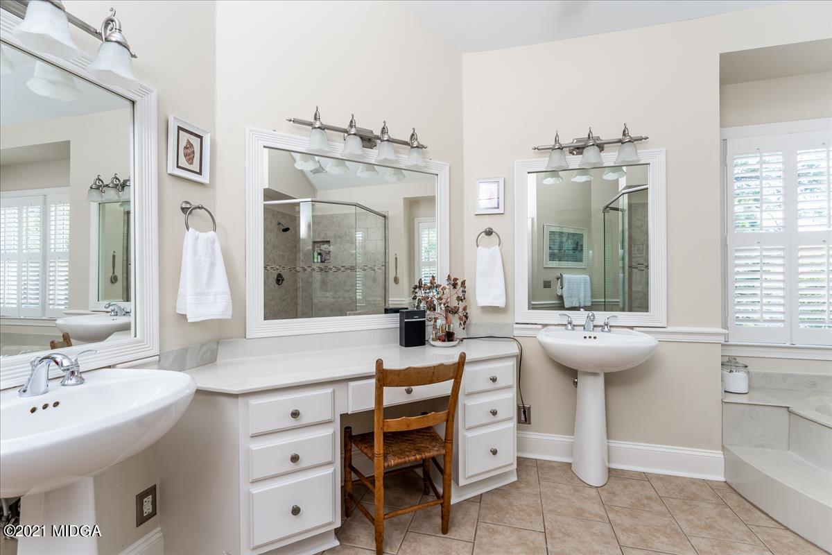 135 Rivoli Ridge Drive Macon, GA 31210 - Photo 20 of 46 a bathroom with a sink and a mirror