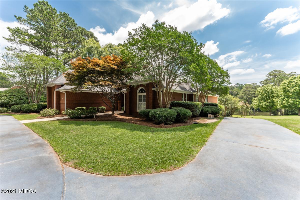 135 Rivoli Ridge Drive Macon, GA 31210 - Photo 40 of 46 a front view of a house with garden