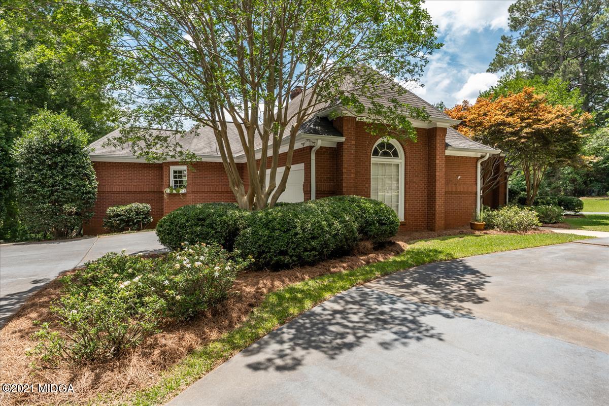 135 Rivoli Ridge Drive Macon, GA 31210 - Photo 42 of 46 a front view of a house with garden
