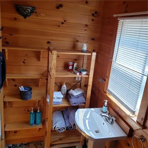 $1,800 | 120 Mill Street, Tiverton, RI 02878