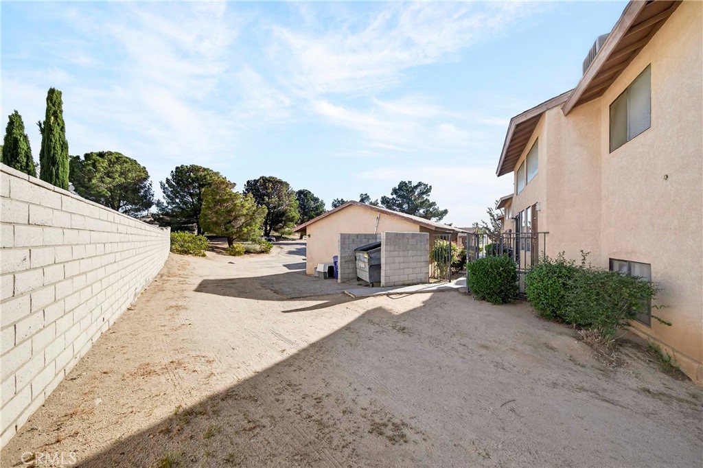 16462 Kalo Road Apple Valley, CA 92307 - Photo 37 of 46