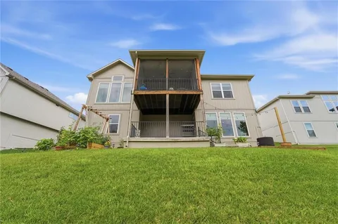 $600,000 | 8548 Valley Spring Drive, De Soto, KS 66018