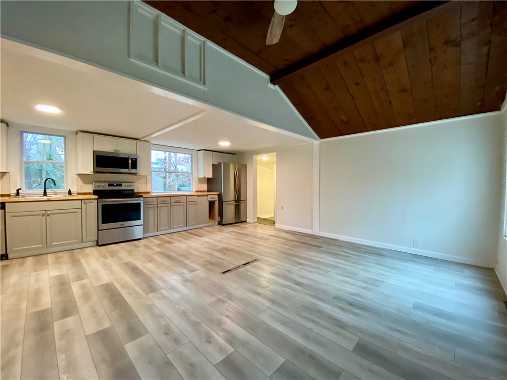 28 Echo Road Glocester, RI 02814 - Photo 5 of 19