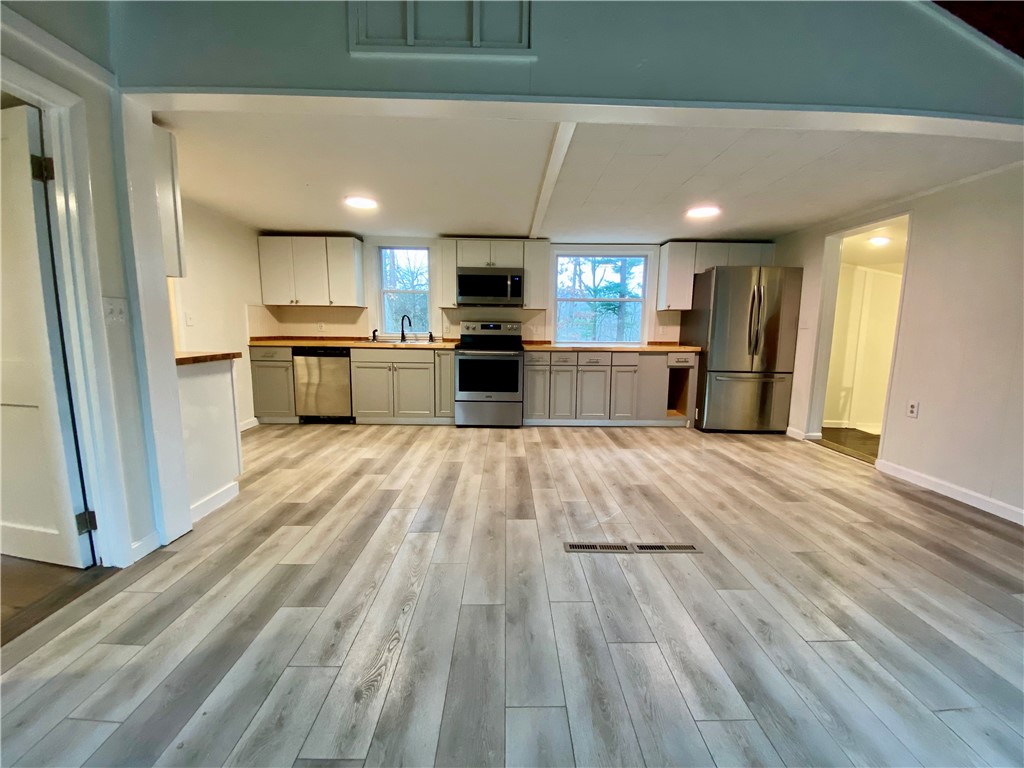 28 Echo Road Glocester, RI 02814 - Photo 7 of 19