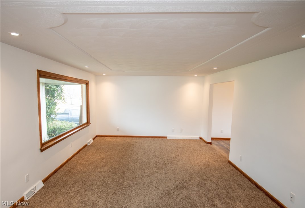 829 Mathews Road Youngstown, OH 44512 - Photo 3 of 29 Gallery Image 3