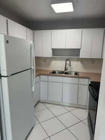 $2,500 | 9520 Southwest 8th Street, Unit 109, Miami, FL 33174