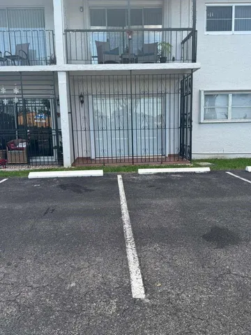 $2,500 | 9520 Southwest 8th Street, Unit 109, Miami, FL 33174