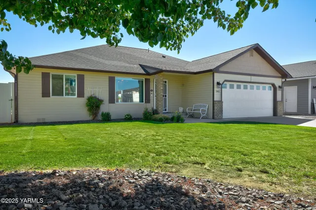 a view of a house with garden and yard