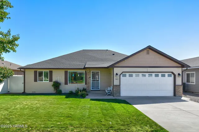 a view of a house with a yard and garage