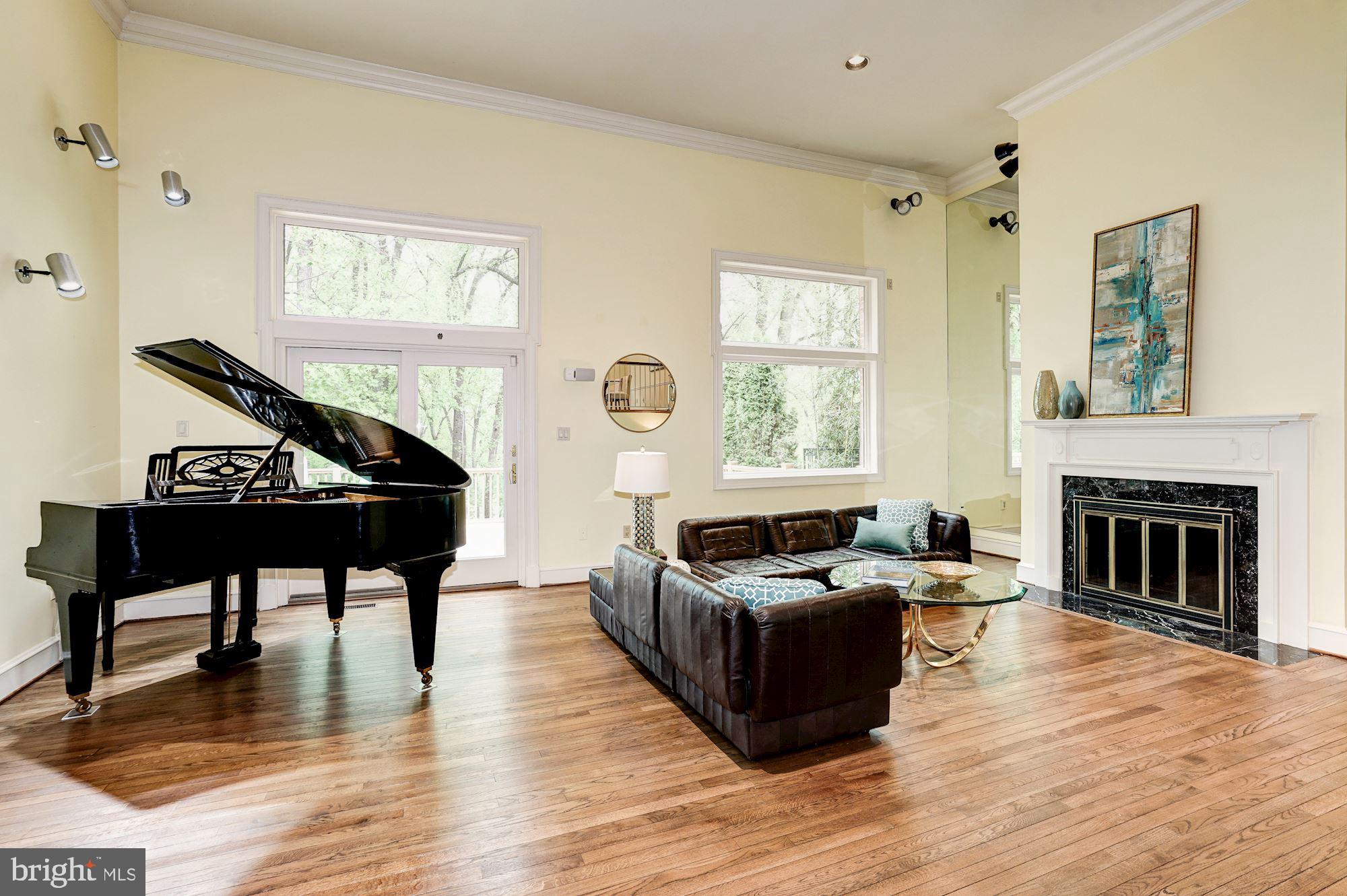 1312 Skipwith Road McLean, VA 22101 - Photo 5 of 47 Living Room