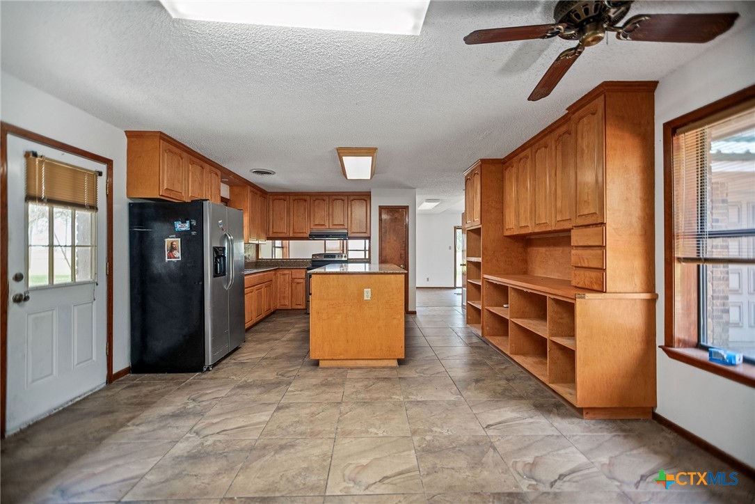 181 Pecan Street Port Lavaca, TX 77979 - Photo 4 of 34 a view of kitchen and refrigerator