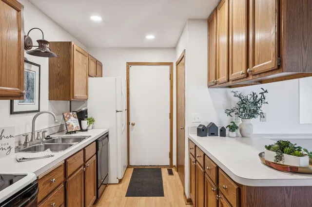 $210,000 | 14230 44th Place North, Unit 2, Plymouth, MN 55446