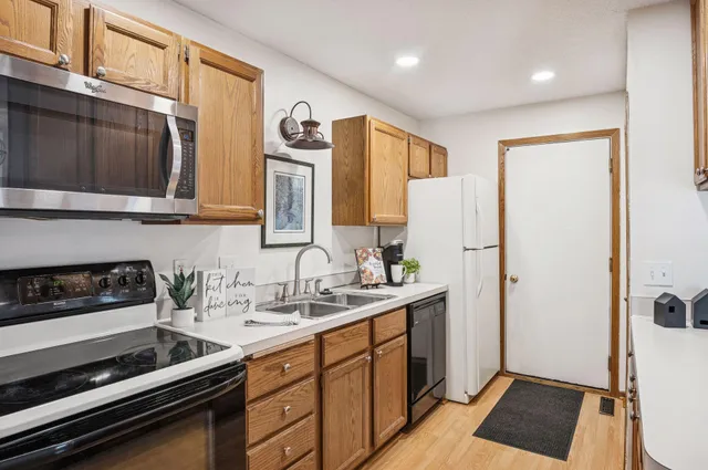 $210,000 | 14230 44th Place North, Unit 2, Plymouth, MN 55446