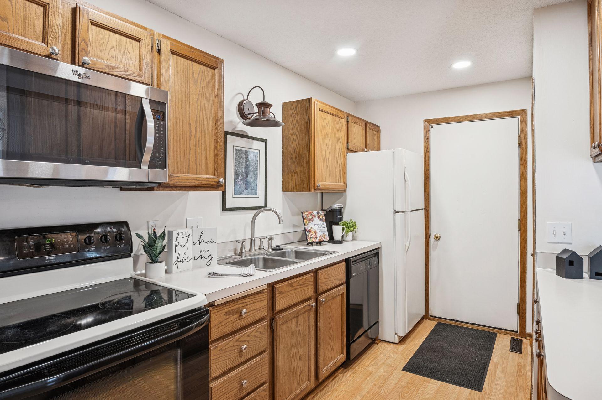 14230 44th Place North, Unit 2 Plymouth, MN 55446 - Photo 12 of 40