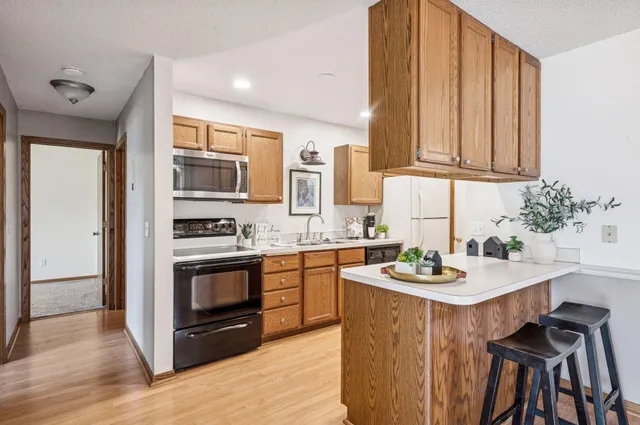 $210,000 | 14230 44th Place North, Unit 2, Plymouth, MN 55446