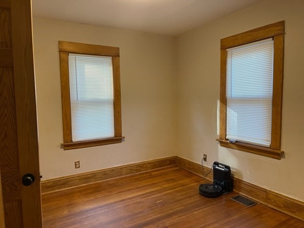 32 Ambrose Street Springfield, MA 01109 - Photo 4 of 8