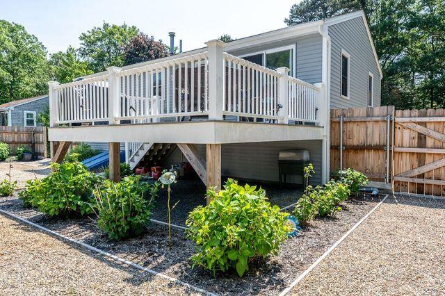 106 Old Great Neck Road Mashpee, MA 02649 - Photo 11 of 21 a house view with a garden space