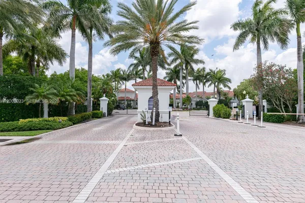 $1,950 | 120 Villa Circle, Unit 120, Boynton Beach, FL 33435