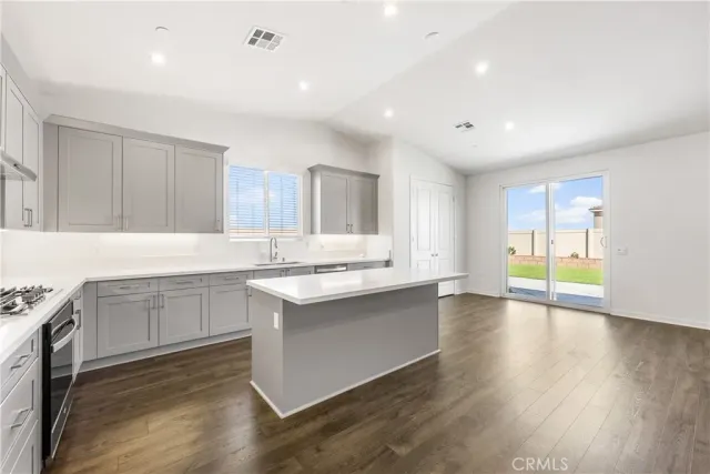 $3,700 | 41846 Castello Lane, Quartz Hill, CA 93536