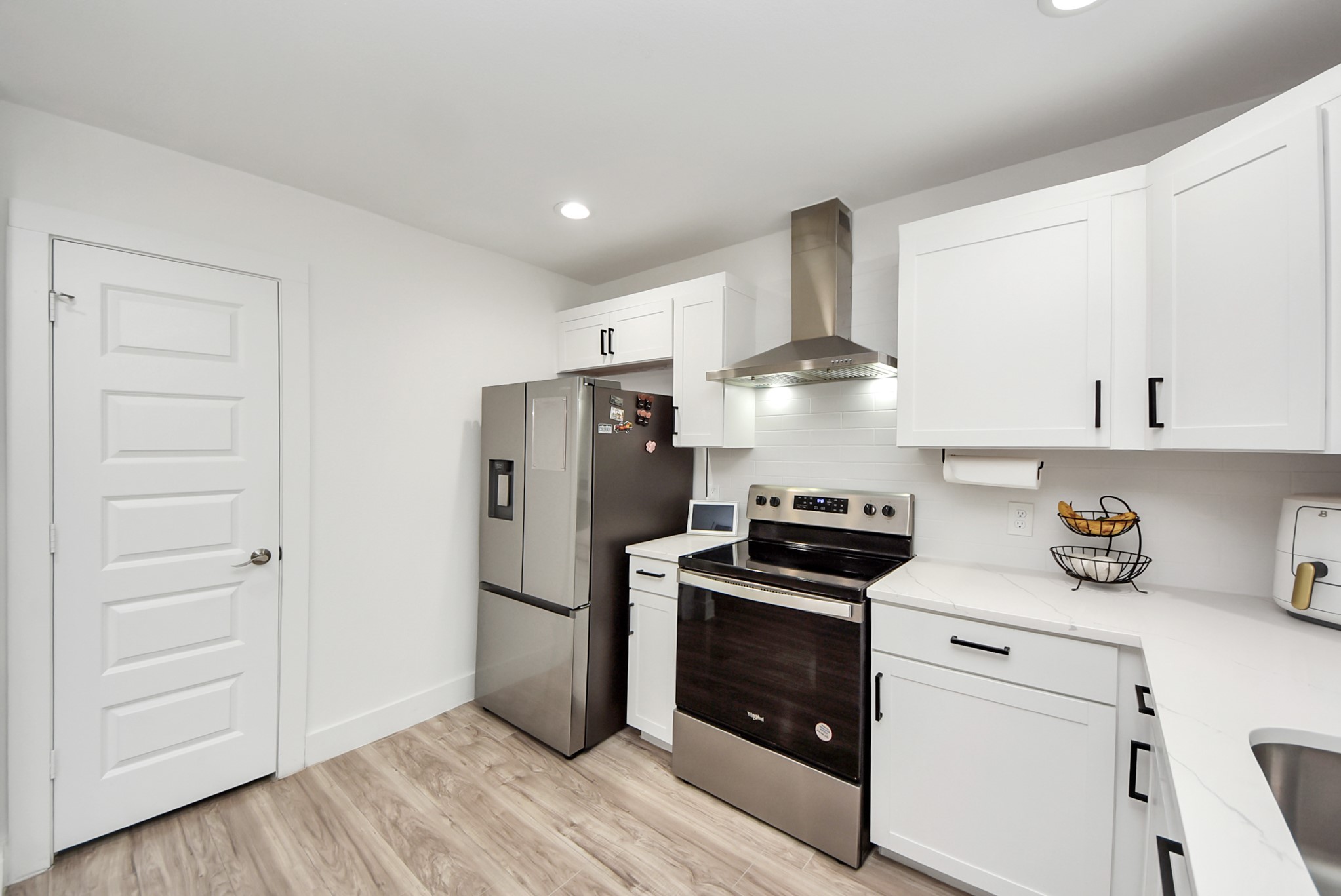 1110 Johnson Street Pasadena, TX 77506 - Photo 11 of 36 a kitchen with a stove top oven and refrigerator
