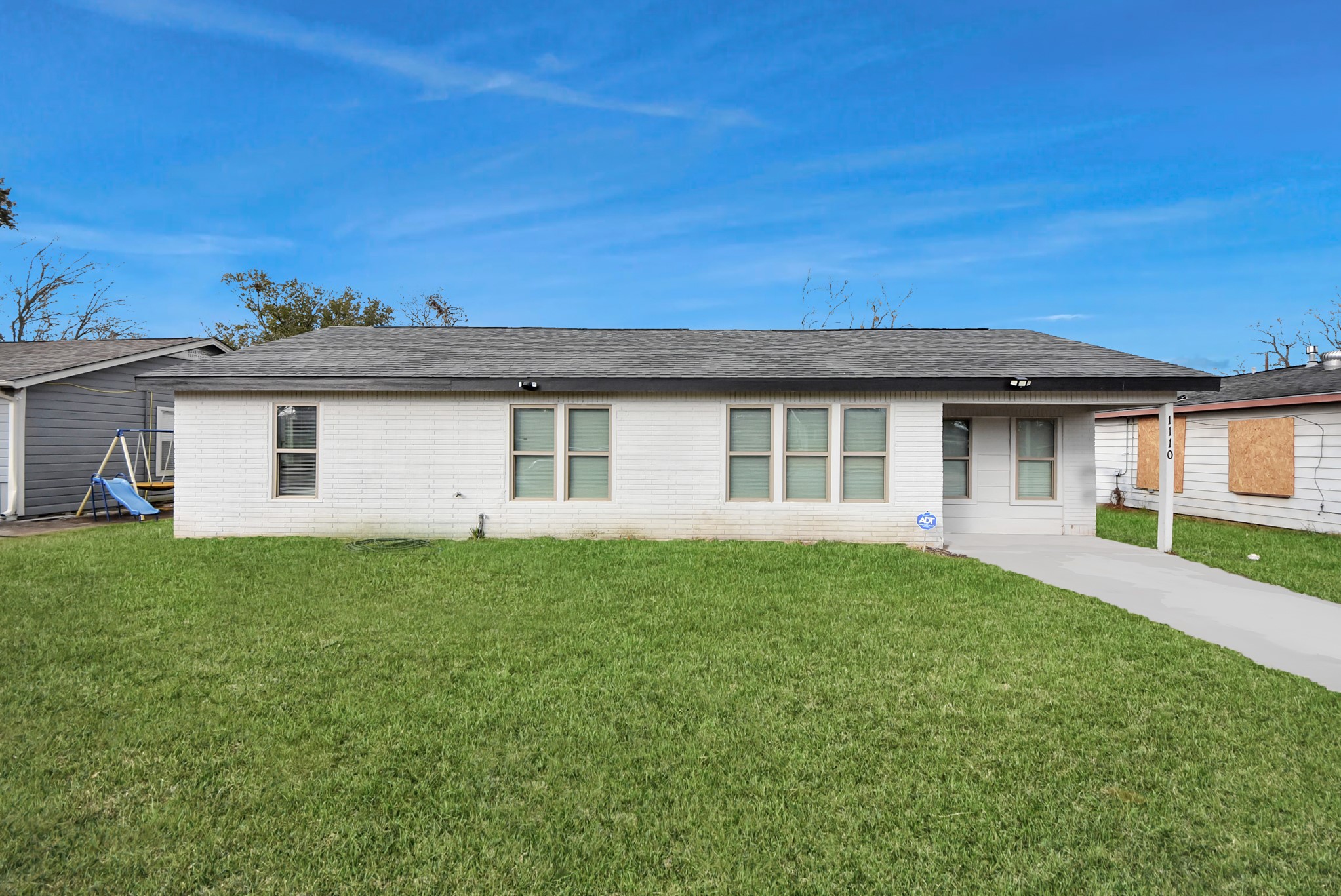 1110 Johnson Street Pasadena, TX 77506 - Photo 2 of 36 front view of a house and a yard