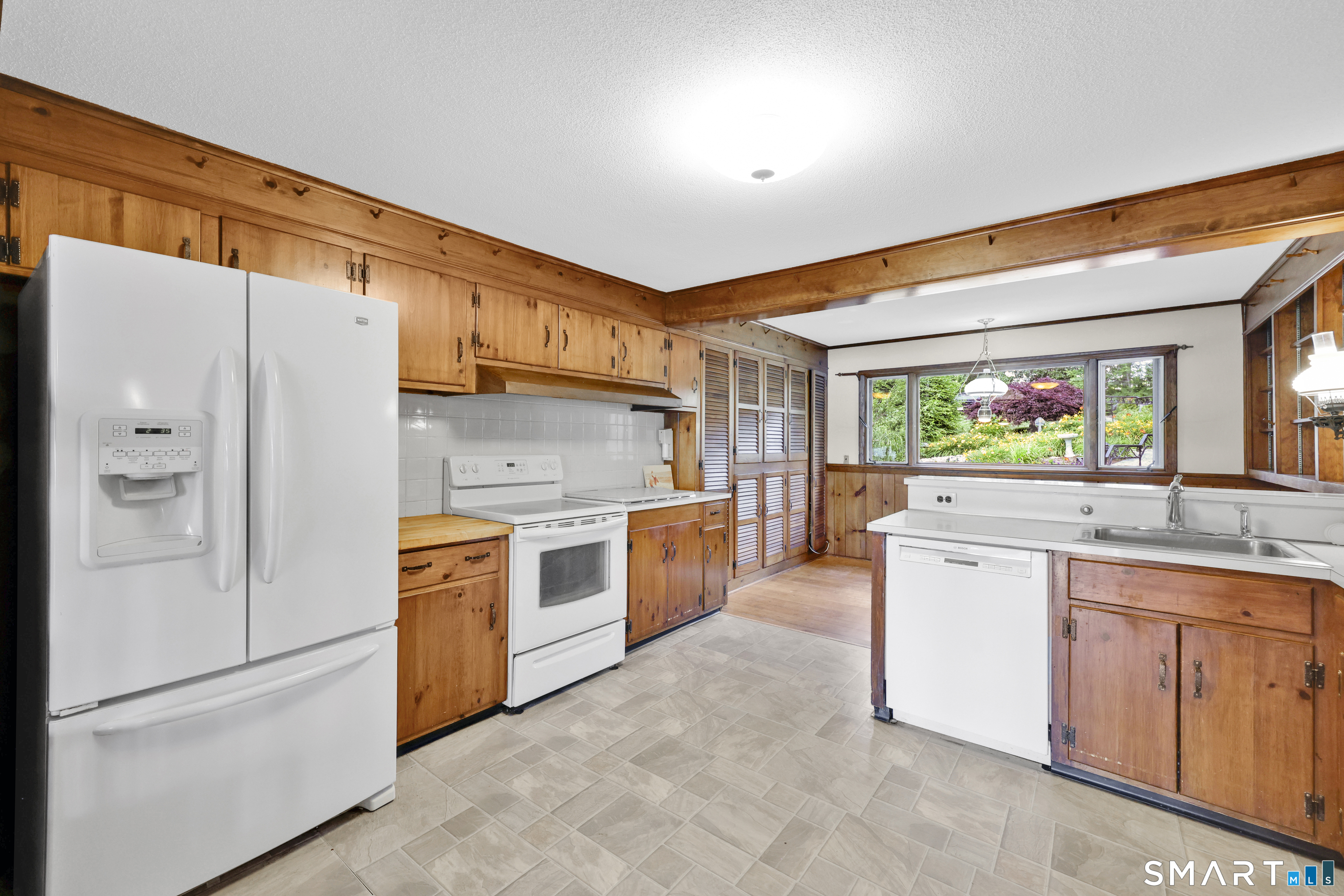 53 Meeks Point Road East Hampton, CT 06424 - Photo 11 of 34
