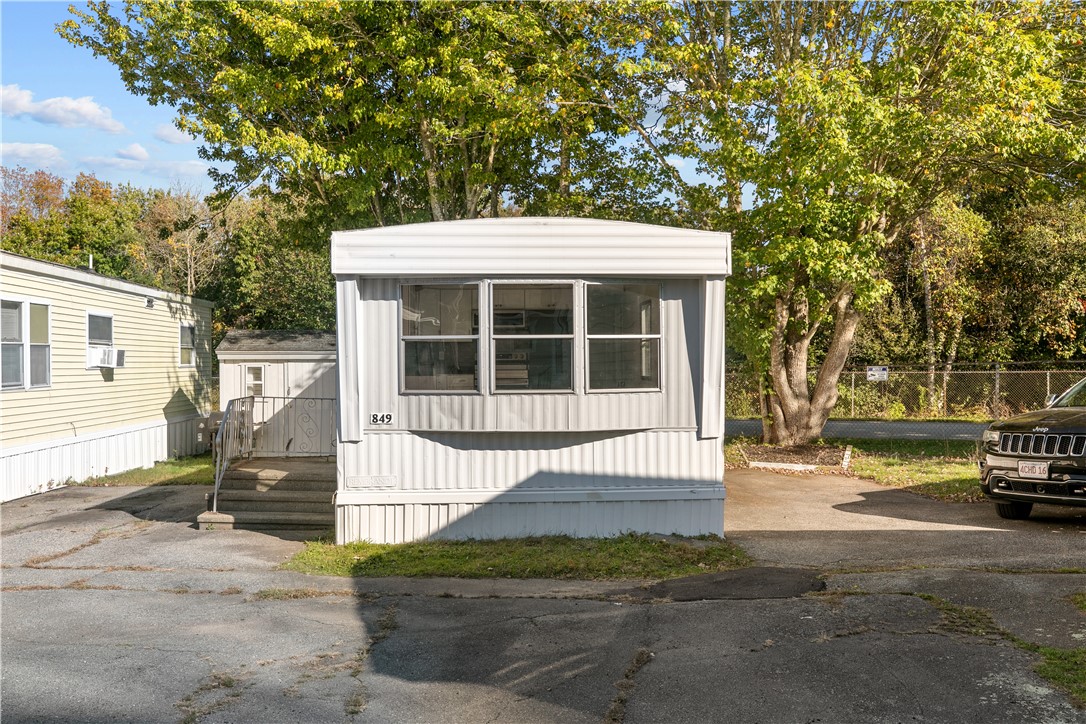 849 Forest Park Middletown, RI 02842 - Photo 11 of 17