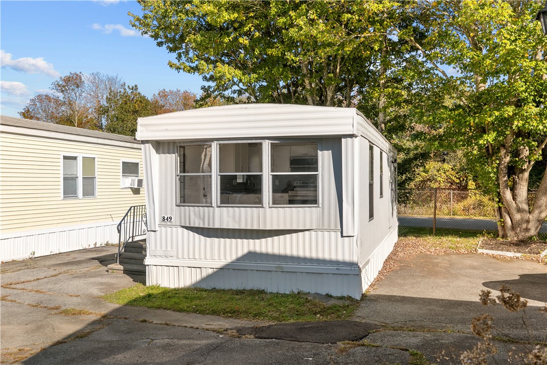 849 Forest Park Middletown, RI 02842 - Photo 12 of 17