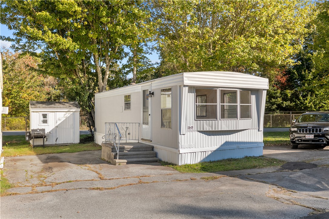 849 Forest Park Middletown, RI 02842 - Photo 13 of 17