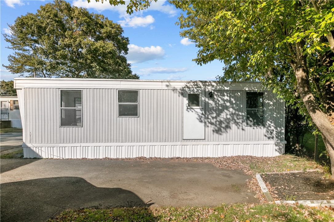 849 Forest Park Middletown, RI 02842 - Photo 15 of 17