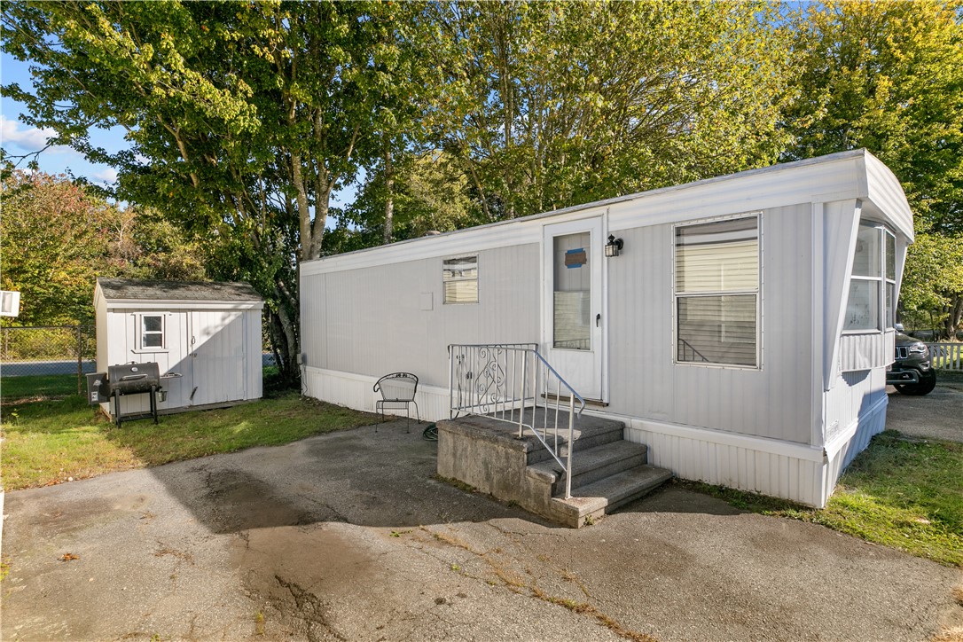 849 Forest Park Middletown, RI 02842 - Photo 16 of 17