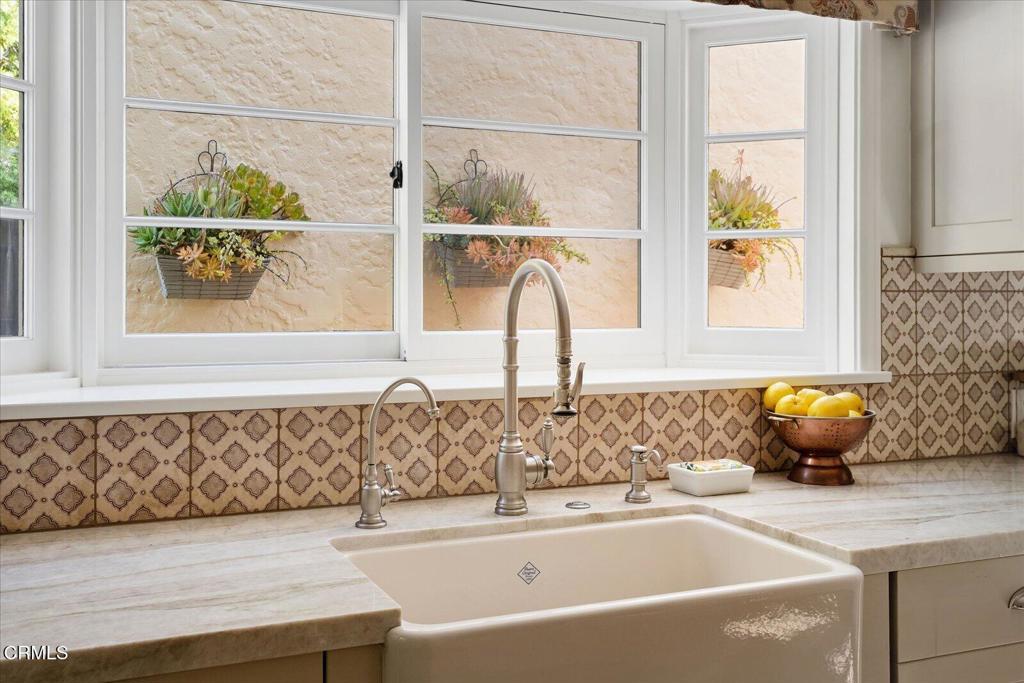 752 Glenview Road Glendale, CA 91202 - Photo 27 of 64 36-Kitchen
