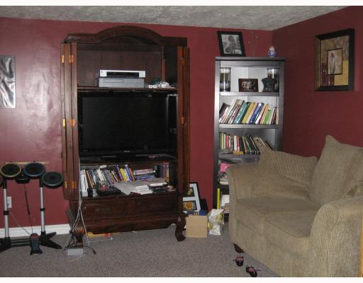 188 Coe Street Woonsocket, RI 02895 - Photo 4 of 10 Living Room.