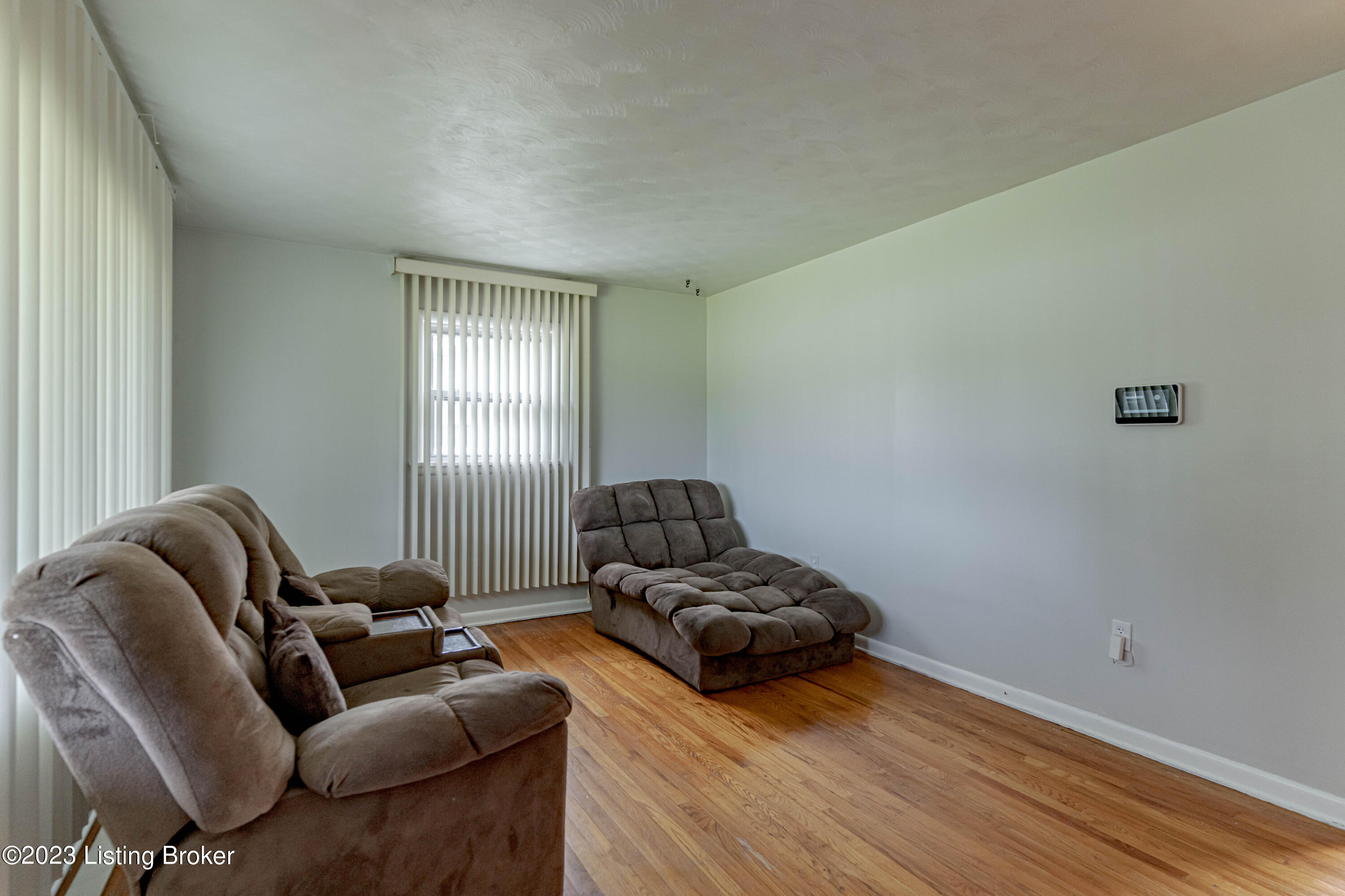 4919 Cane Run Road Louisville, KY 40216 - Photo 4 of 48 DSC05827
