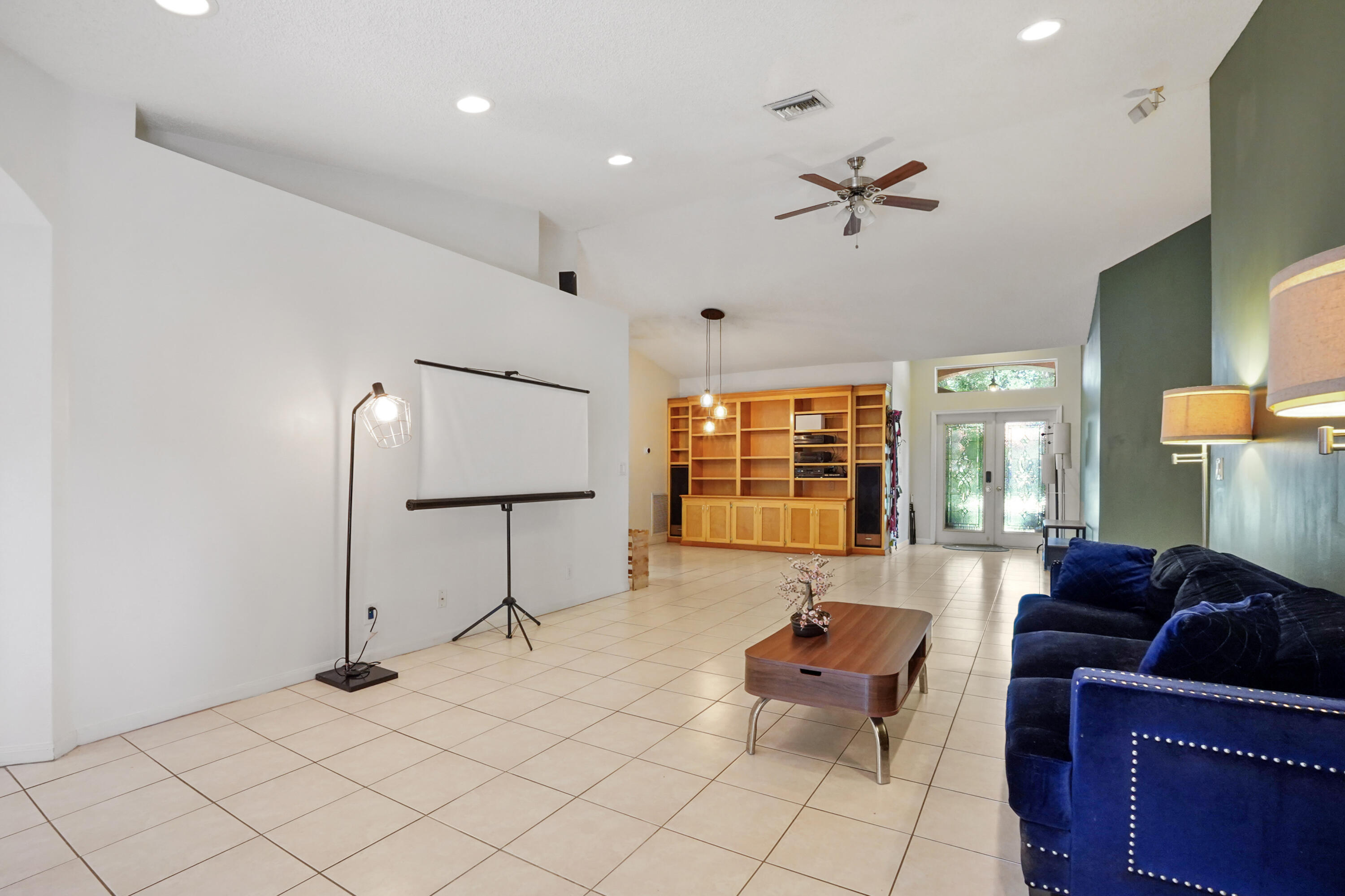 132 West Lee Road Delray Beach, FL 33445 - Photo 11 of 41 a living room with furniture