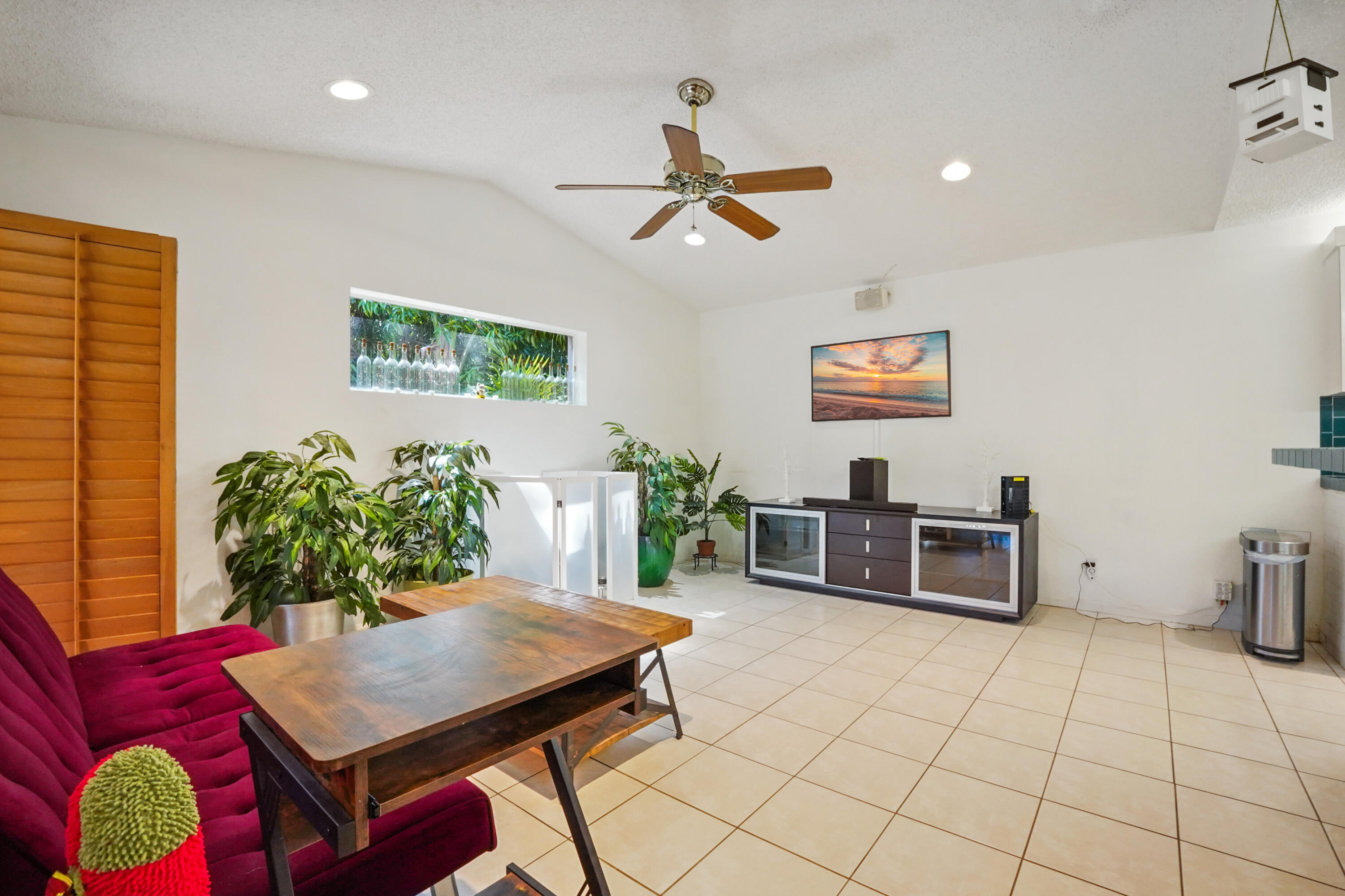 132 West Lee Road Delray Beach, FL 33445 - Photo 12 of 41 a living room with furniture