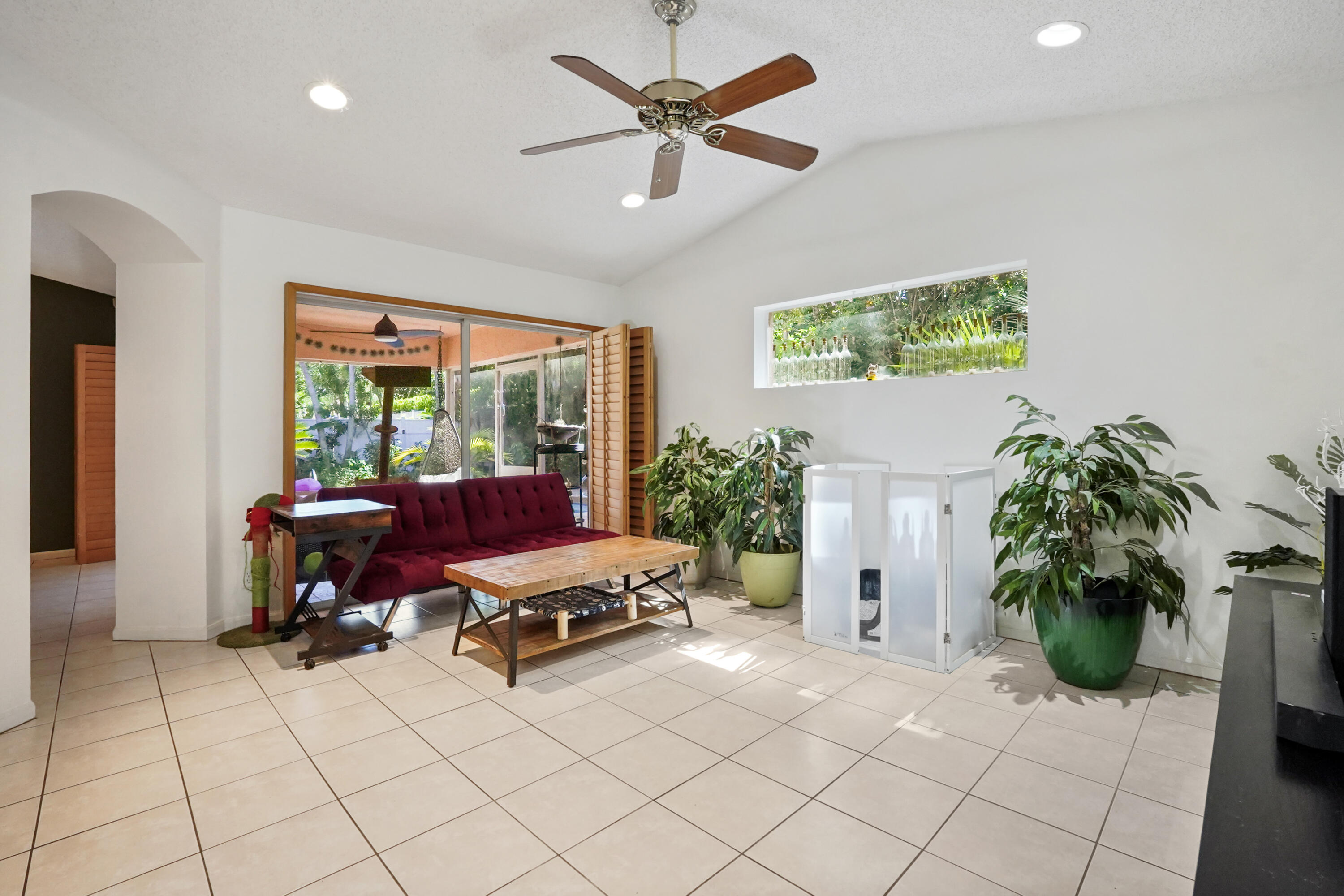 132 West Lee Road Delray Beach, FL 33445 - Photo 13 of 41 a living room with patio furniture