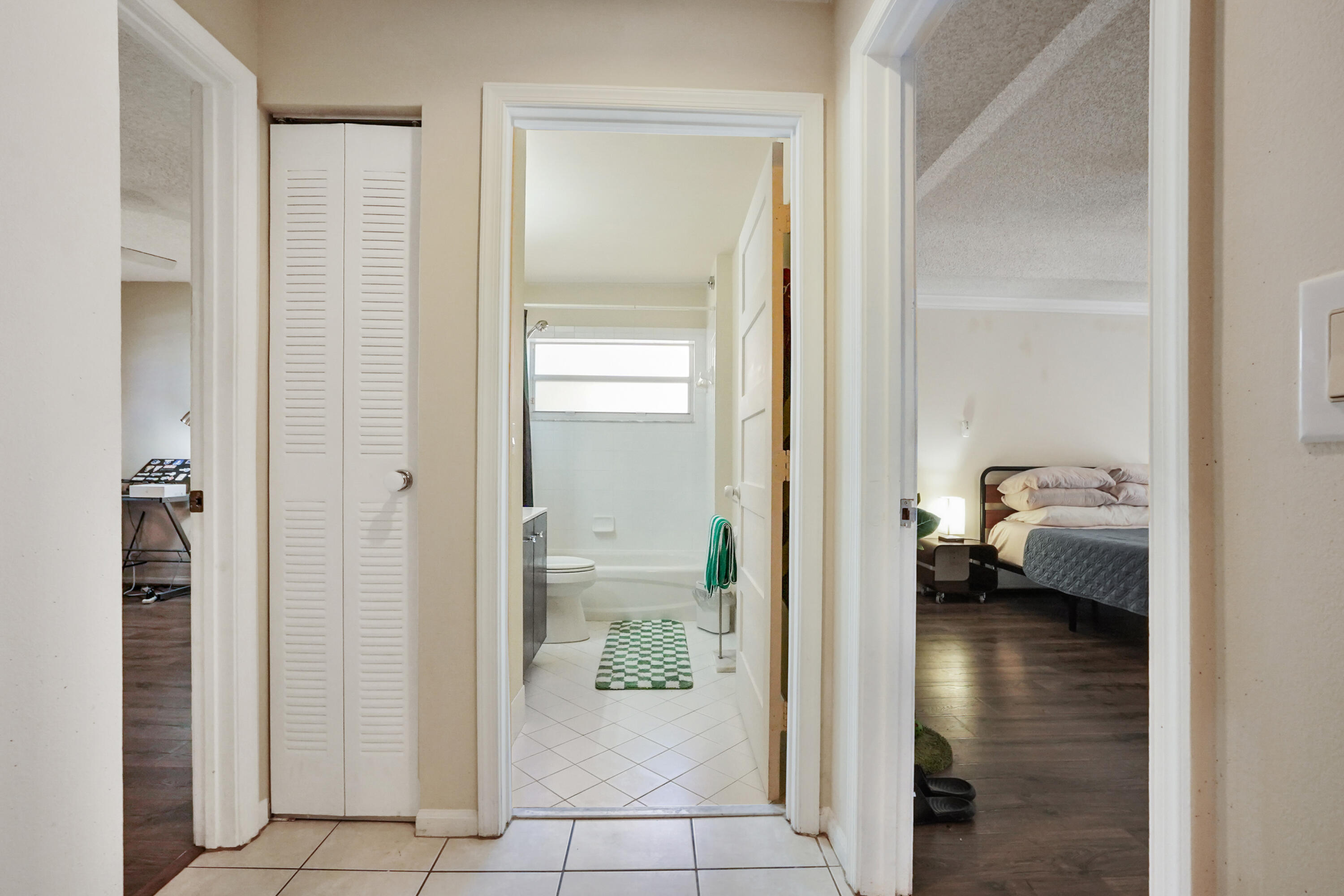 132 West Lee Road Delray Beach, FL 33445 - Photo 23 of 41 a en suite bathroom with a tub shower and a sink