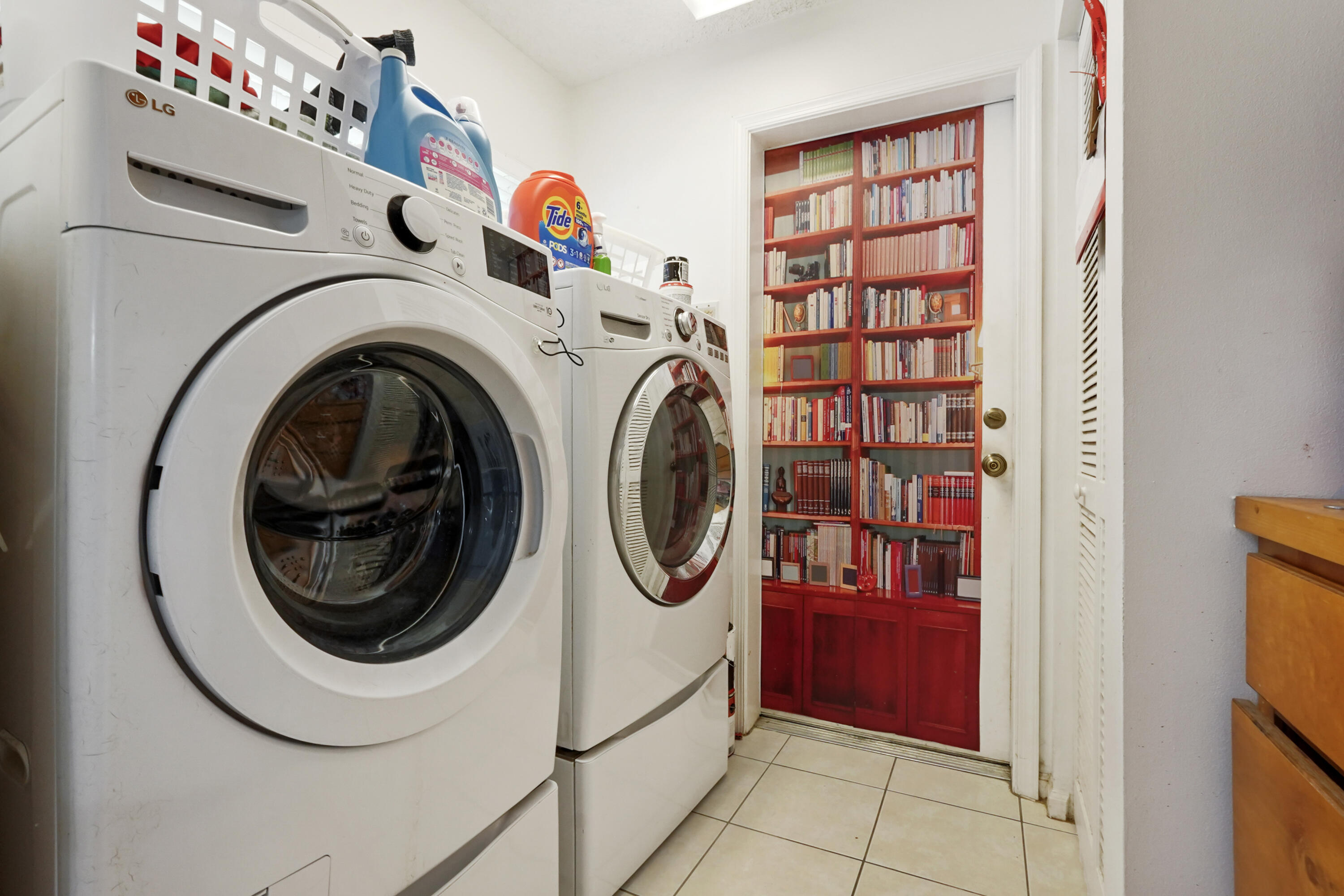 132 West Lee Road Delray Beach, FL 33445 - Photo 34 of 41 a utility room with dryer and washer