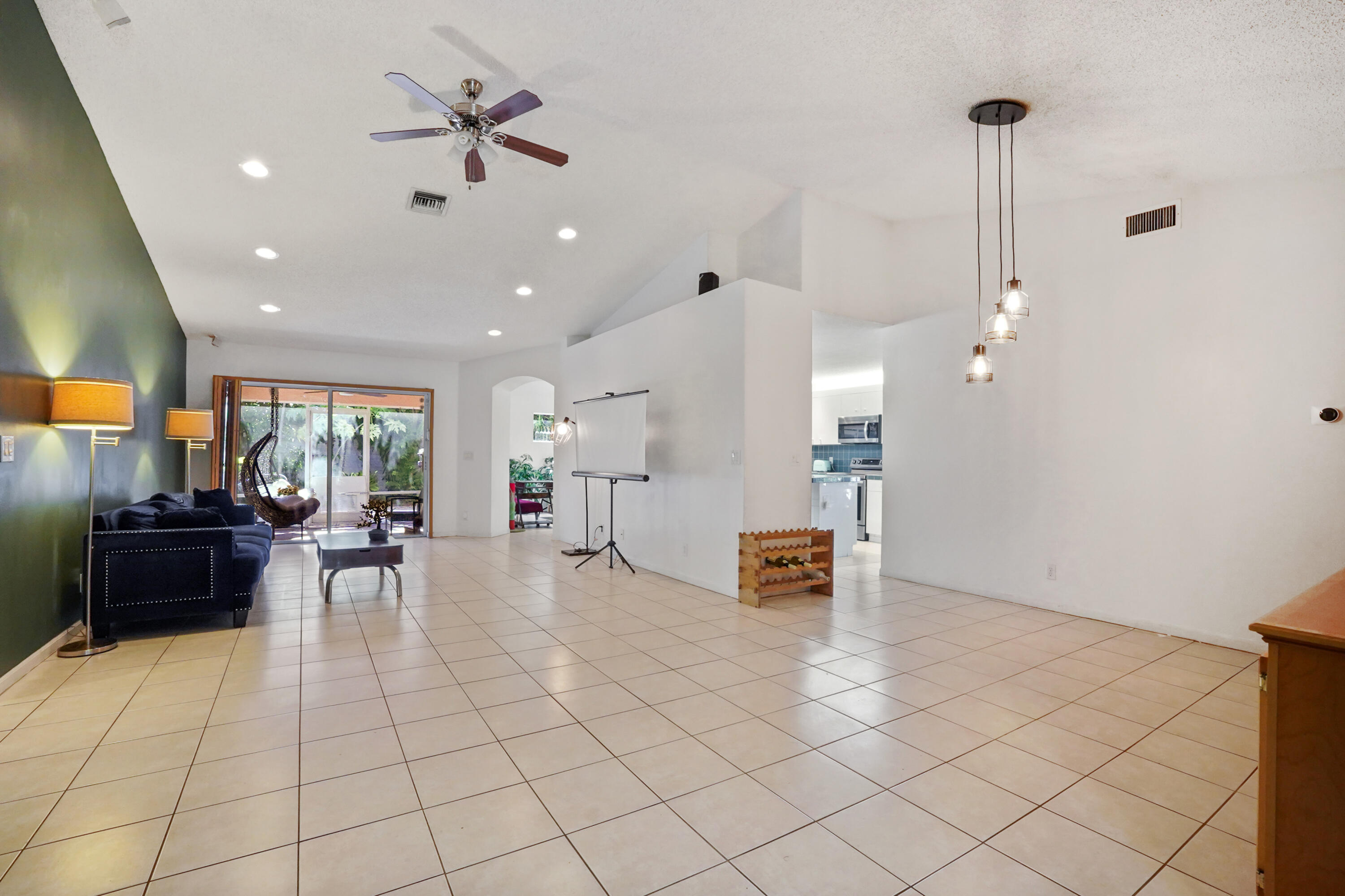 132 West Lee Road Delray Beach, FL 33445 - Photo 7 of 41