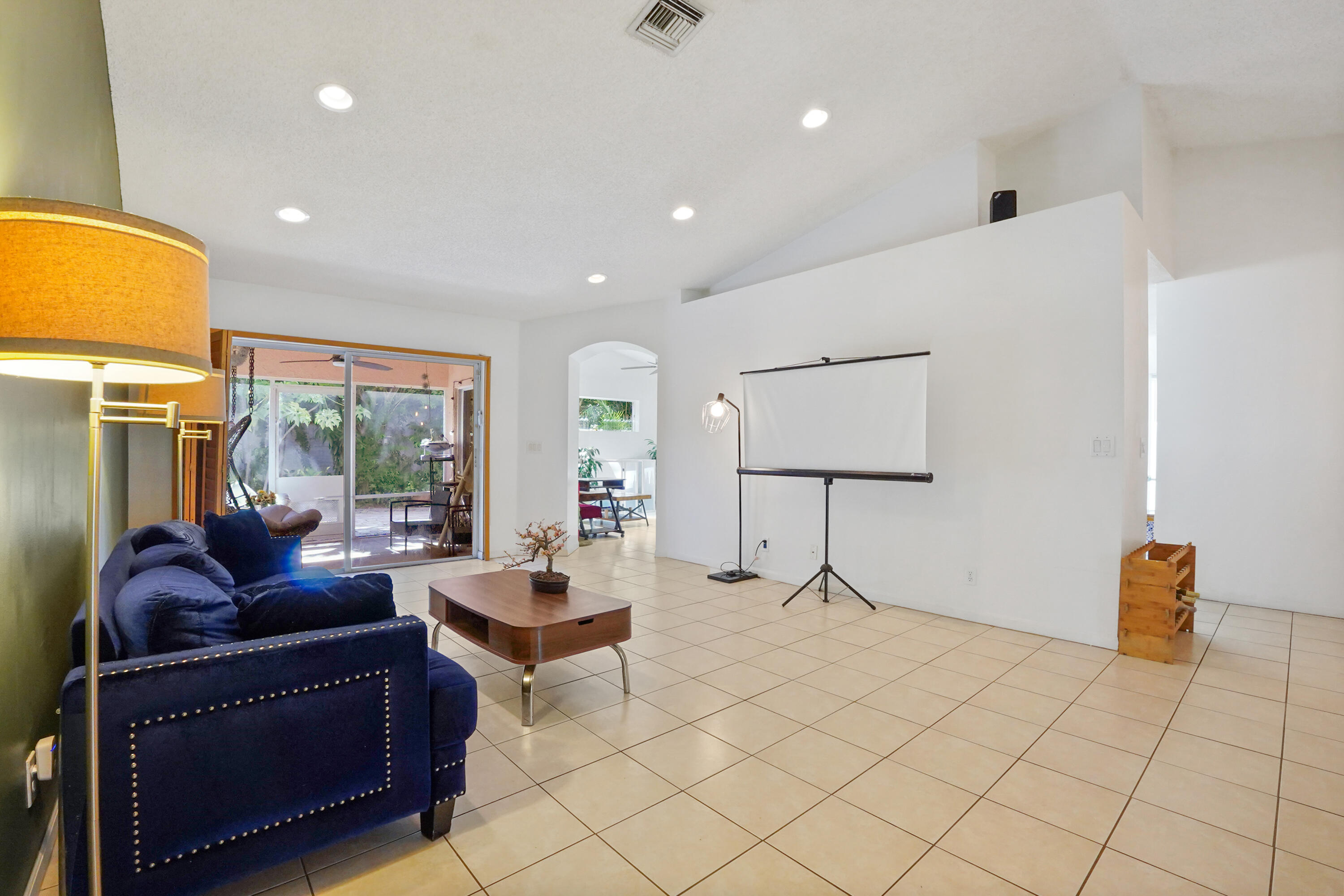 132 West Lee Road Delray Beach, FL 33445 - Photo 10 of 41 a living room with furniture