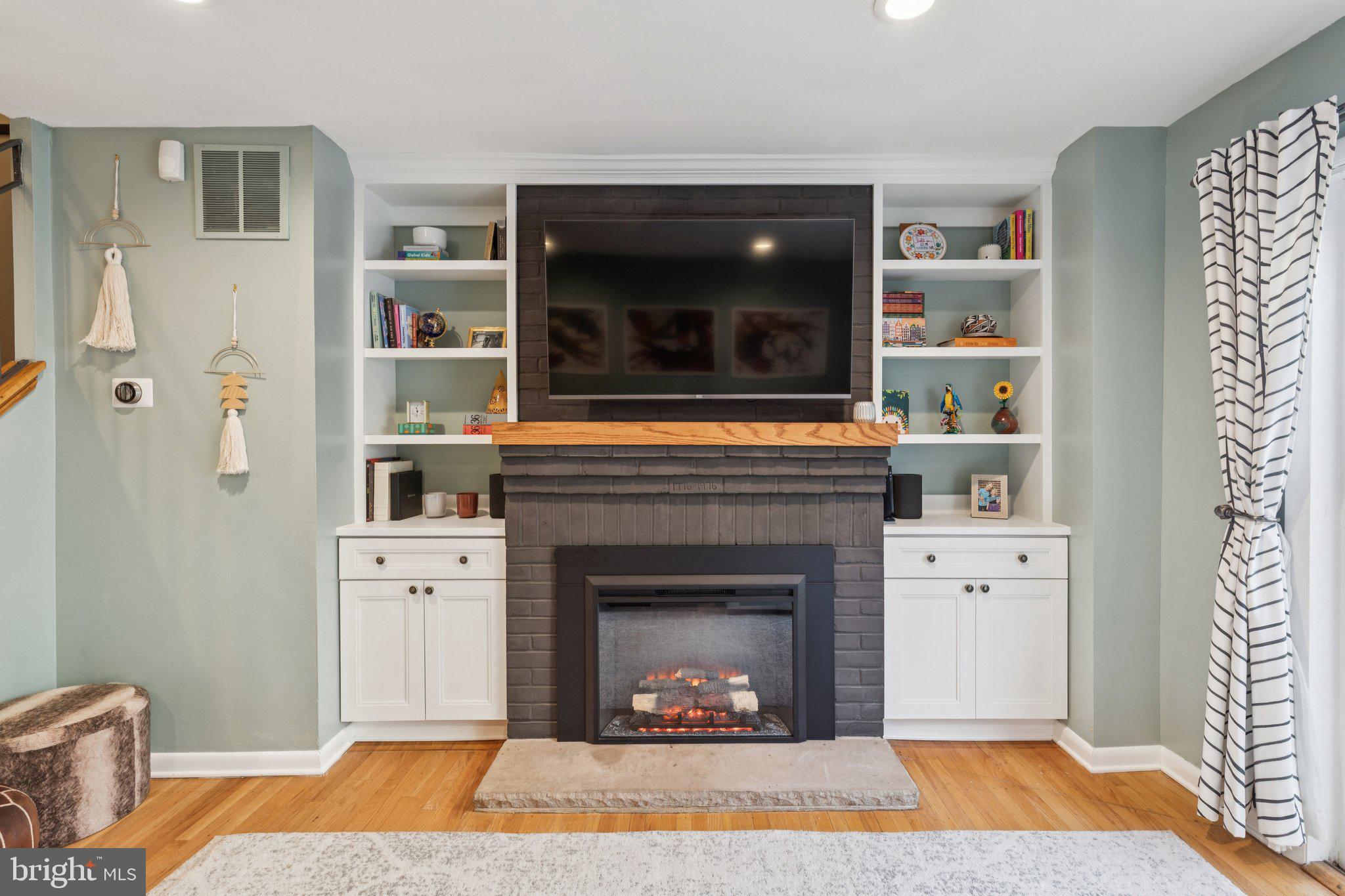 429 Gaskill Street Philadelphia, PA 19147 - Photo 37 of 63 a living room with furniture and a fireplace